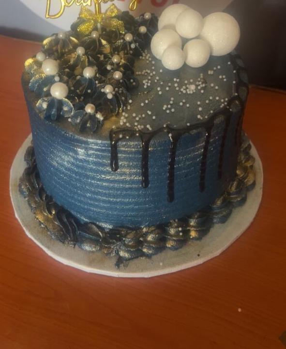 Navy buttercream cake with chocolate drip and pearls